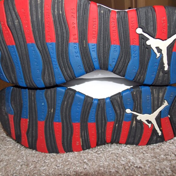 AIR JORDAN X WHITE/UNIVERSITY RED Youth Size 7 - Picture 9 of 11